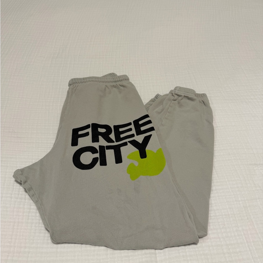 freecity light grey sweatpants